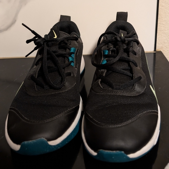 Nike Omni Multi Court Black Hardly Volt Sneakers Size 6Y MSRP $90 - Picture 4 of 11